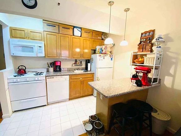 4th image of 37-21 32nd St #207
