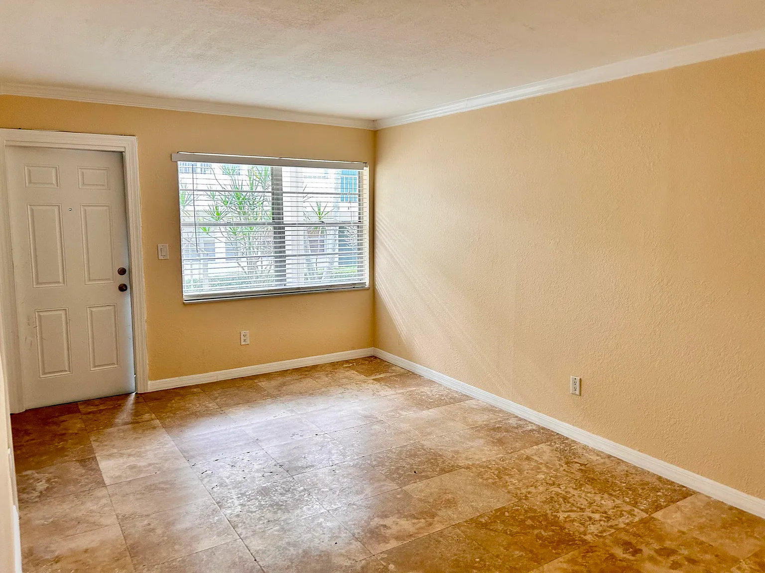 1 bed, 1.0 bath, 552 sqft, $1,650 — Photo 2