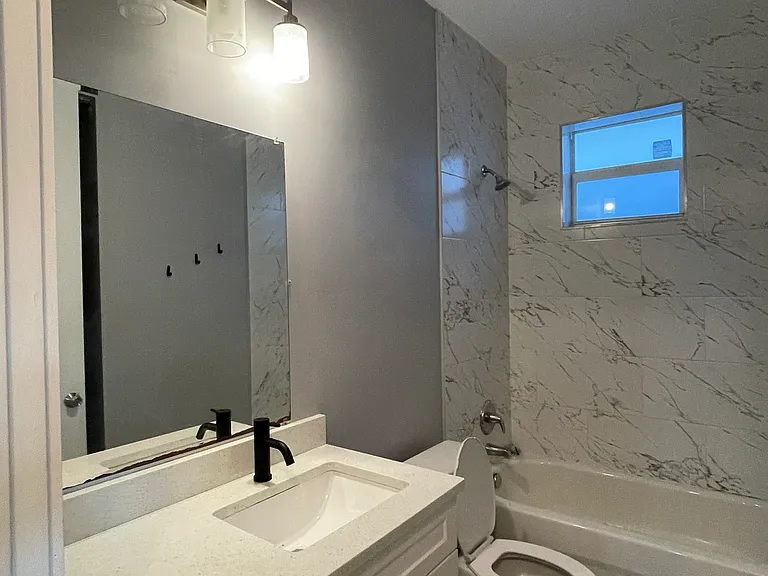 626 Latona Ave — Photo 8