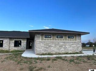 2250 S 90th Bay, Lincoln, NE 68520