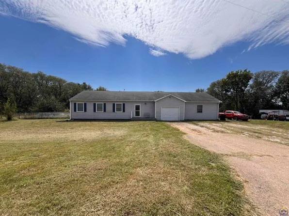 621 SW 85th St, Wakarusa, KS 66546