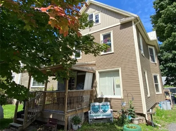 210 W Oak Orchard St, Medina, NY 14103