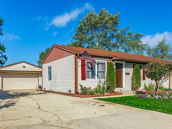 4th image of 106 E Streamwood Blvd