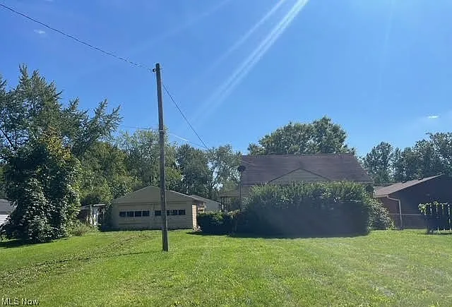 523 Delaware Ave photo 1