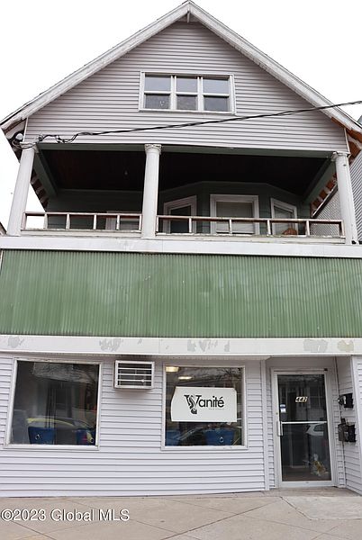 3rd image of 442 Delaware Avenue