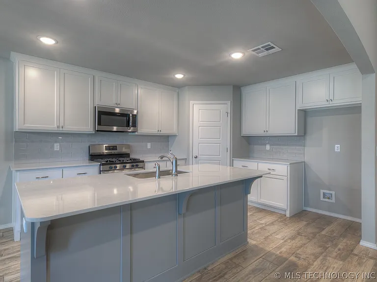3710 S 13th Pl — Photo 10