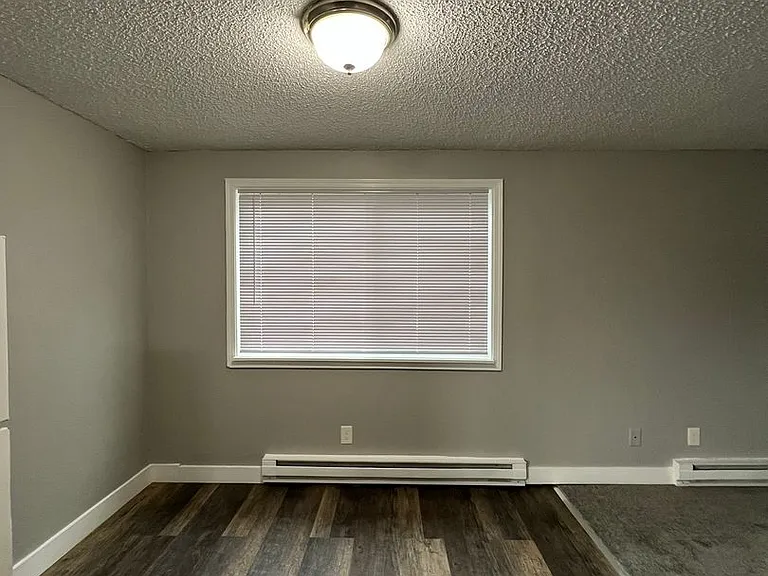 Surrey Square Apartments — Photo 39