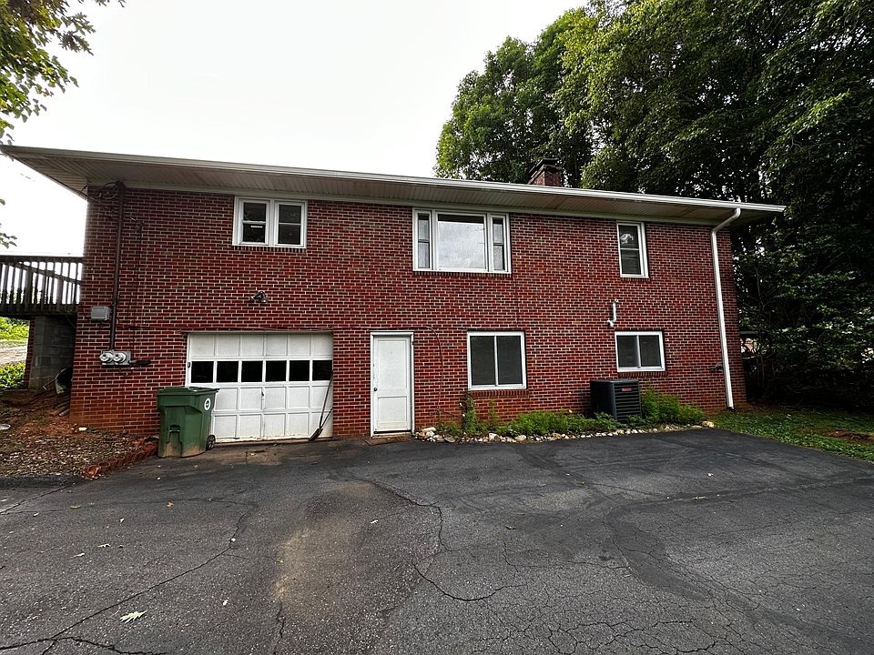 1st image of 559B Bailey St #2