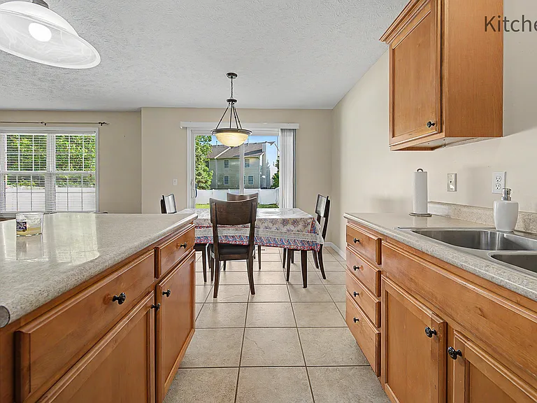 2819 Gill St — Photo 28