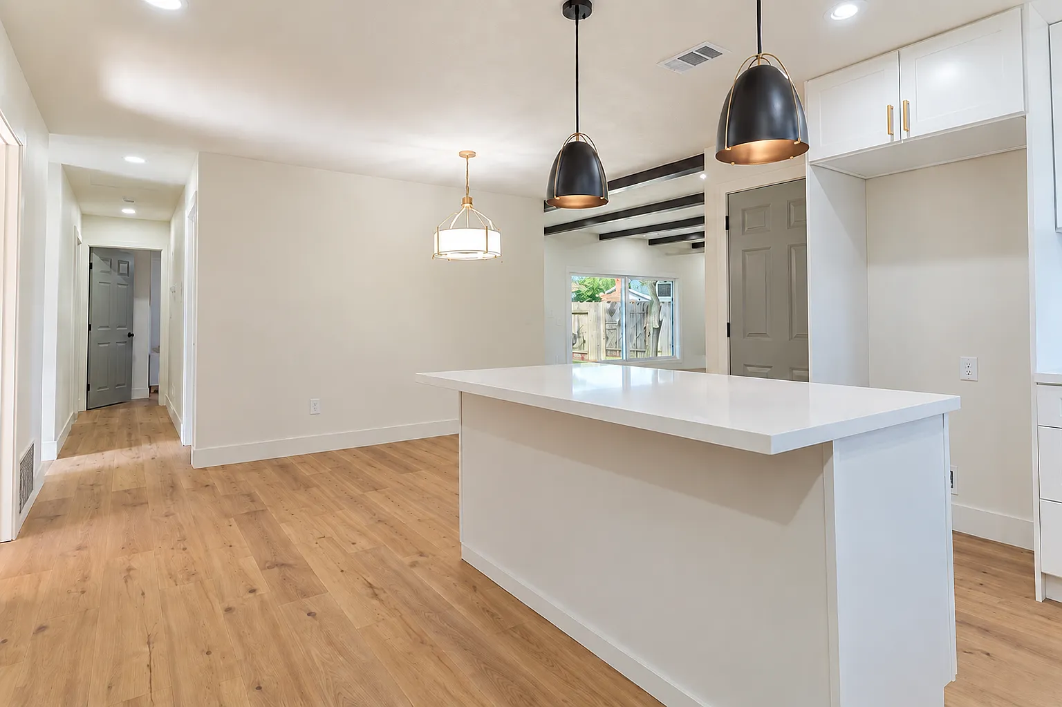4 bed, 1521 sqft, $3,300 — Photo 2