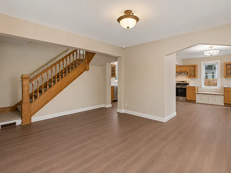 882 Raymond Ave — Photo 8