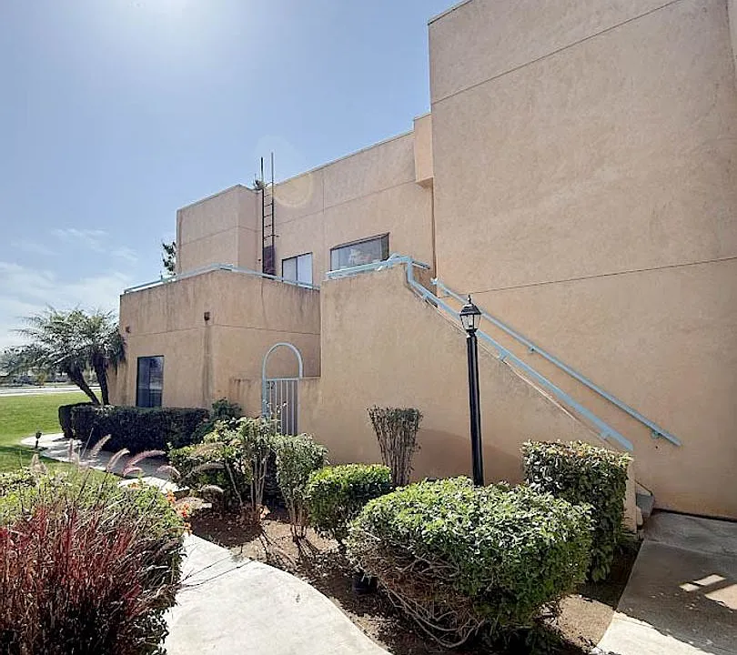 14500 Las Palmas Dr #32