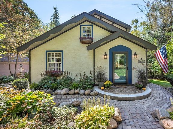 2nd image of 3596 Glenwood Dr
