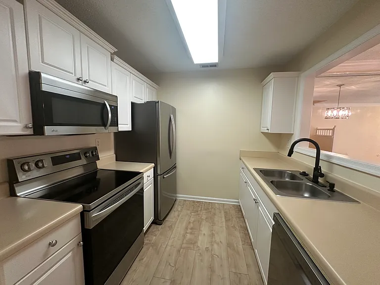 2379 Old Greenbrier Rd — Photo 5