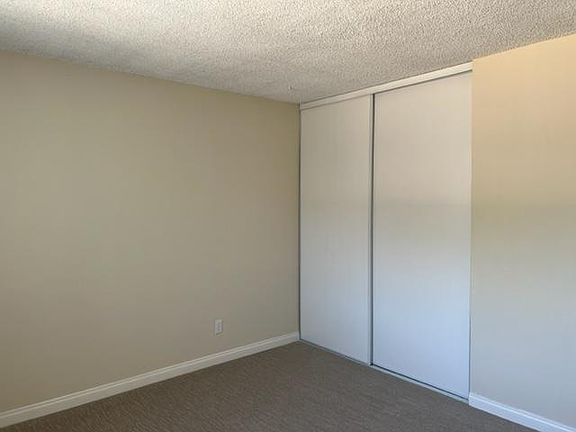 5th image of 531 E Chevy Chase Dr #9