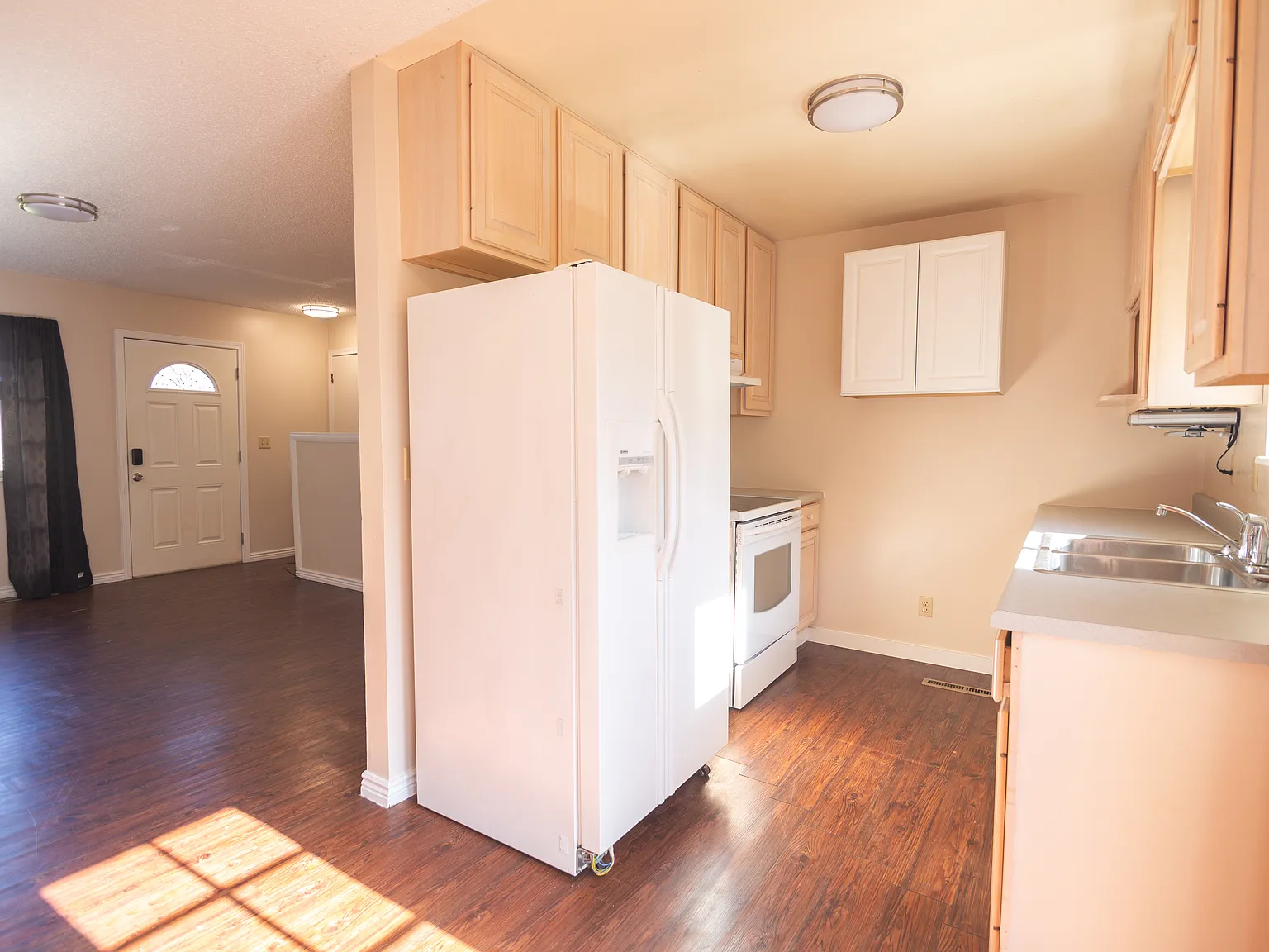 4 bed, 1800 sqft, $2,100 — Photo 2