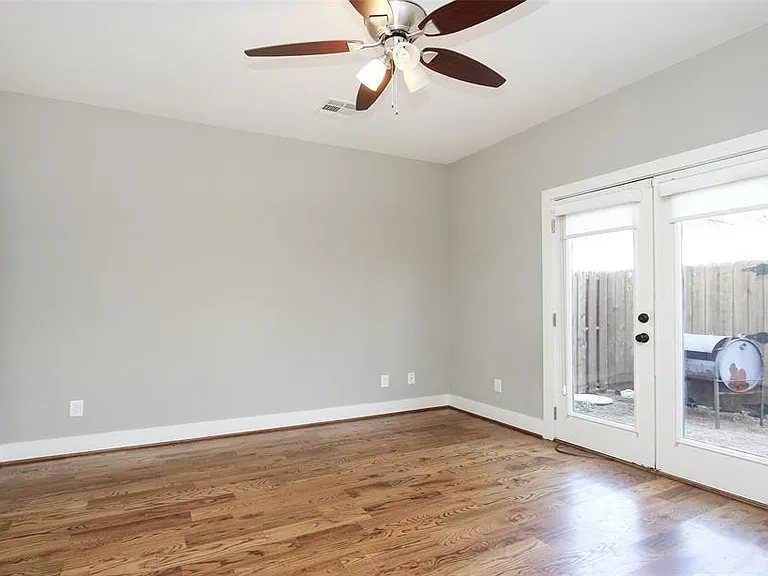 2529 Calumet St — Photo 20