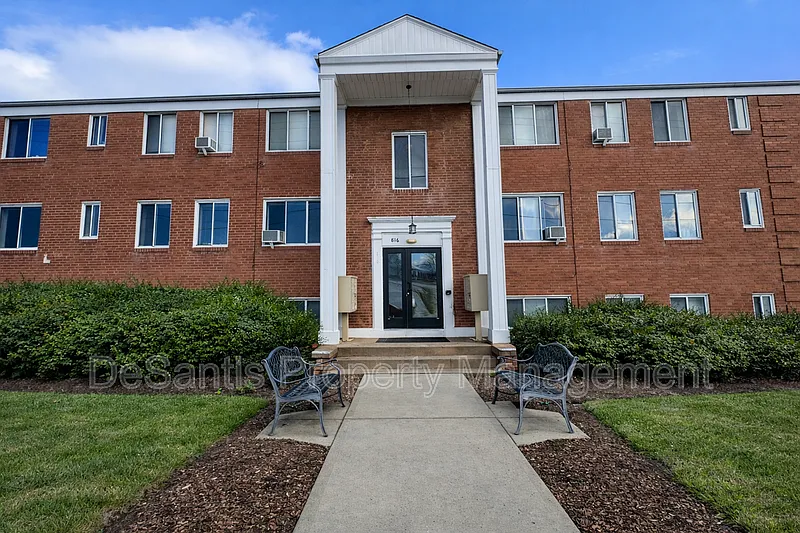 816 Perry Hwy #32