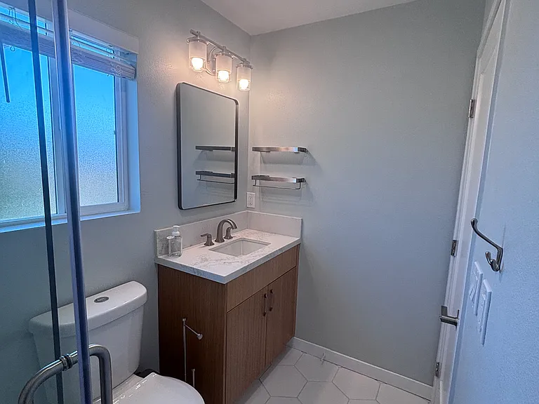 Upstairs full bathroom