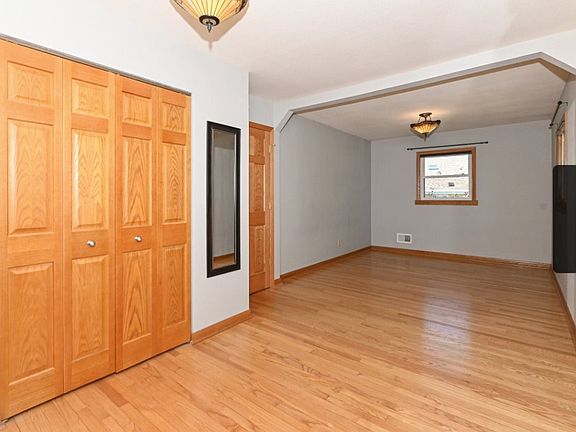 5th image of 3809 Russett Ln