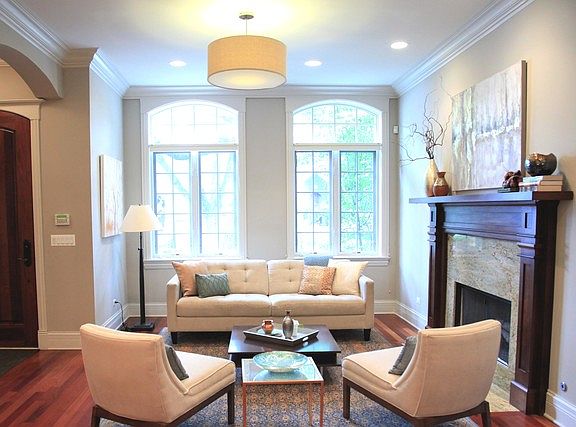 2nd image of 3313 N Hoyne Ave #1