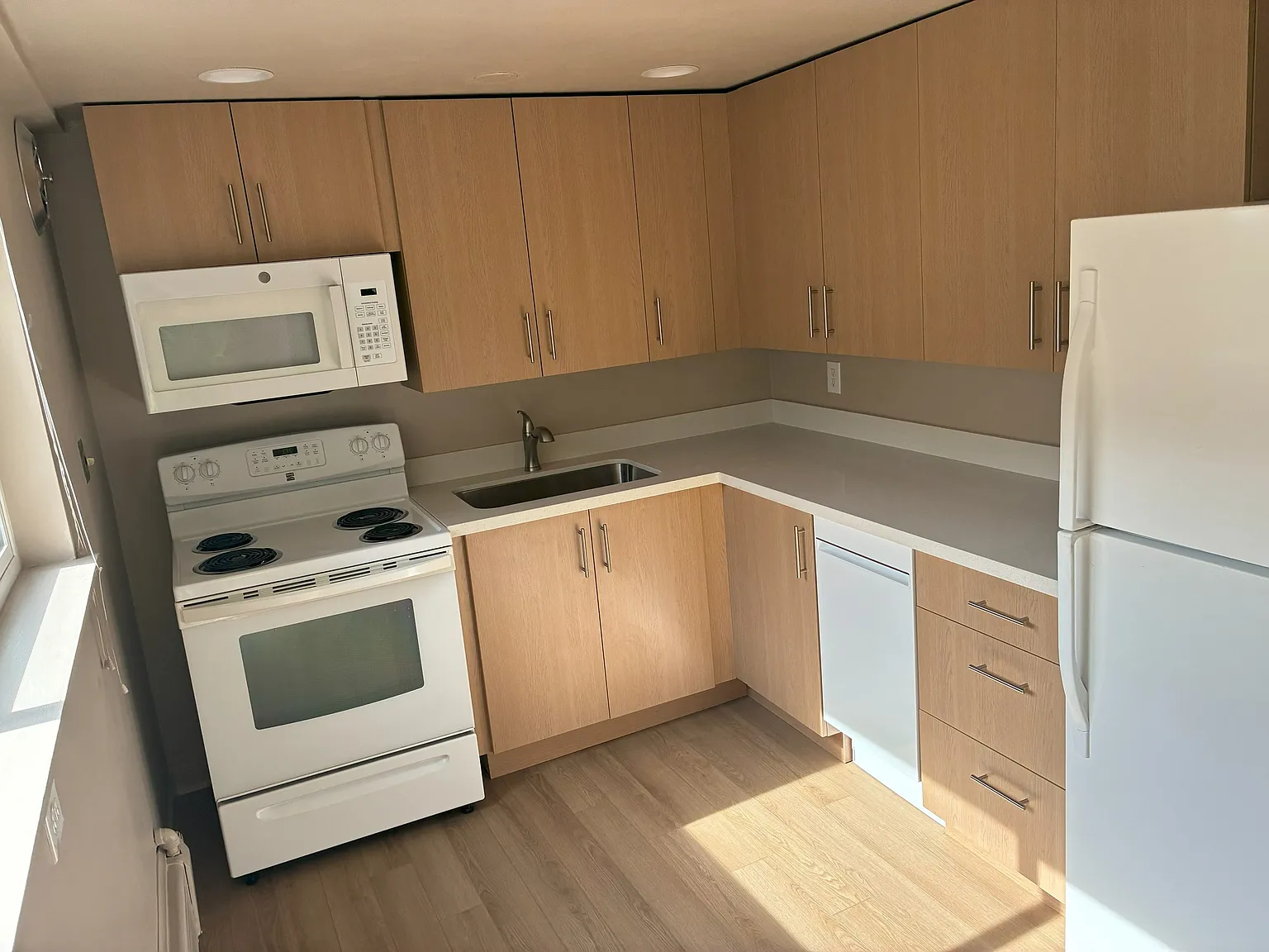 1 bed, 528 sqft, $1,925 — Photo 2