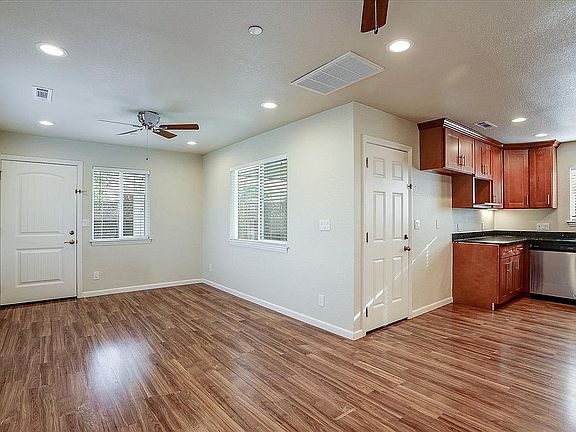 4th image of 2828 Beecher Ct