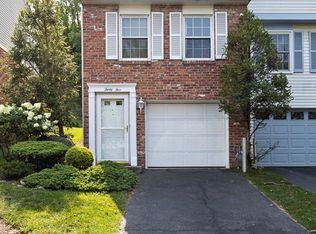 35 Shadow Dr, Pittsburgh, PA 15227