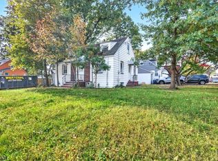 400 Douglas Rd, Roselle, NJ