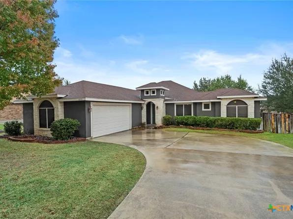 2213 Small Town Dr, New Braunfels, TX 78130