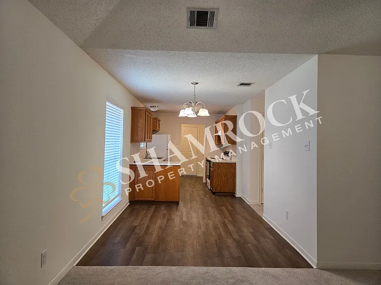 1024 Parkview Cir — Photo 5