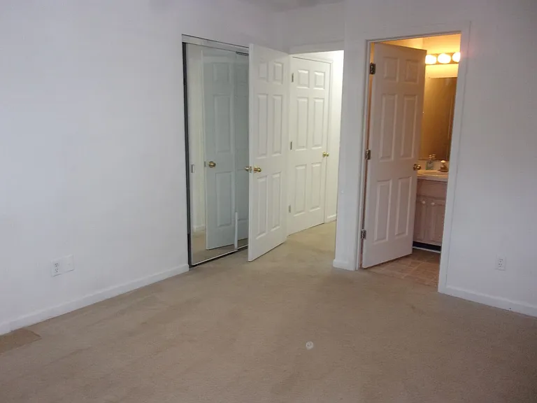 1073 Cherry Meadow Ln — Photo 9
