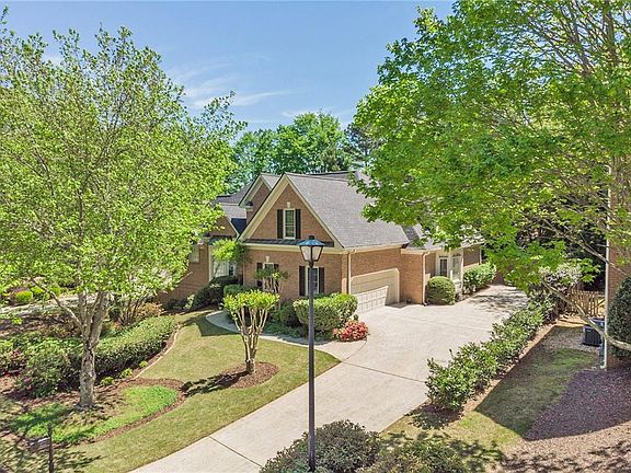 2nd image of 2655 Coachmans Cir