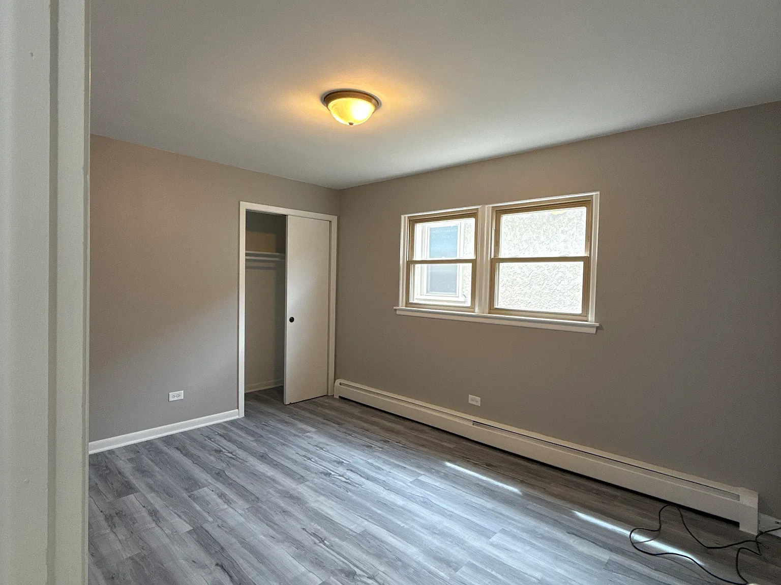 3 bed, 1000 sqft, $2,200 — Photo 3