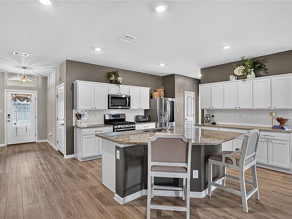 5th image of 1470 Banks View St