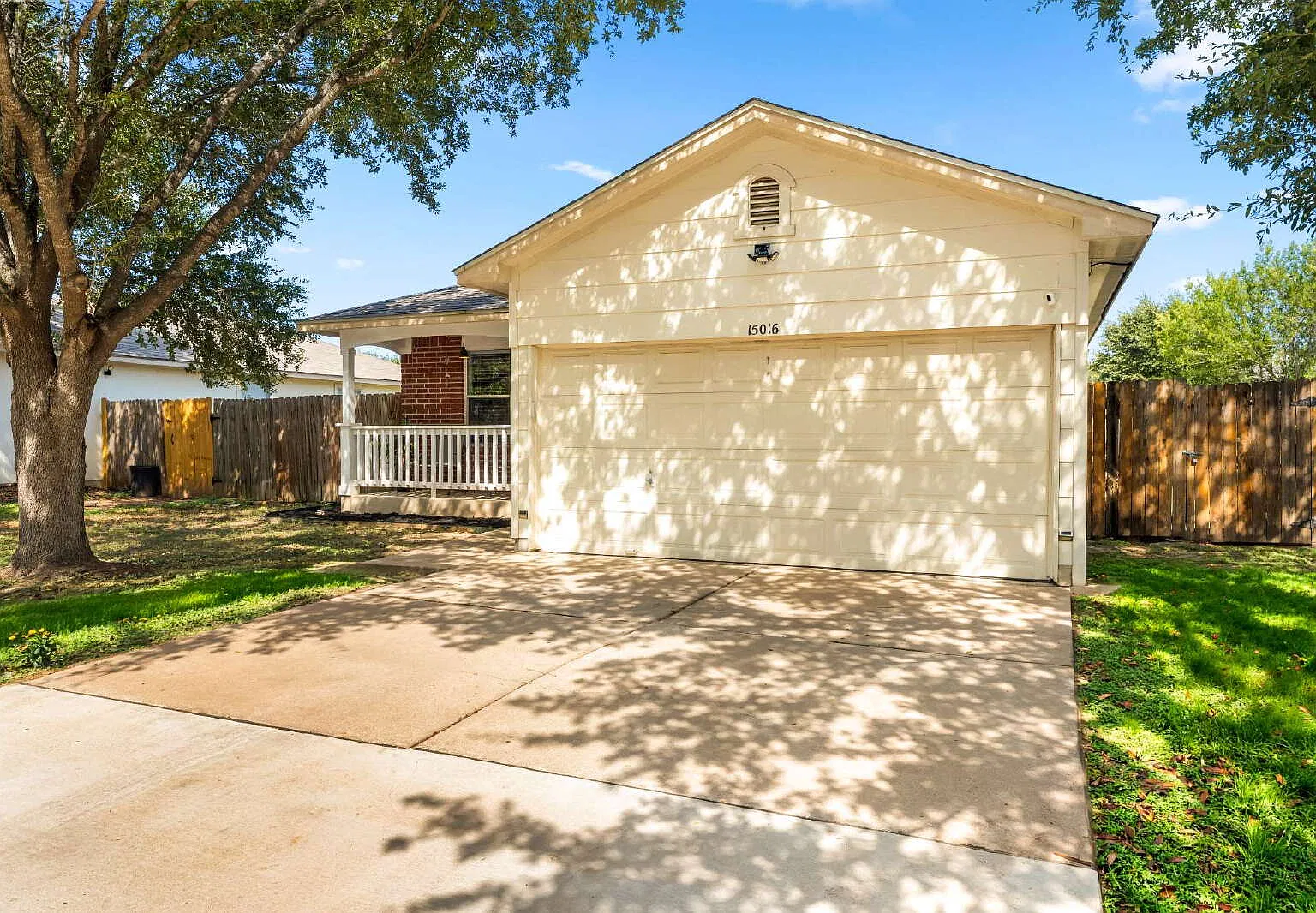 3 bed, 2.0 bath, 1079 sqft, $1,950 — Photo 2