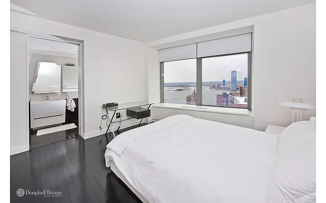 Rented by Douglas Elliman | media 20