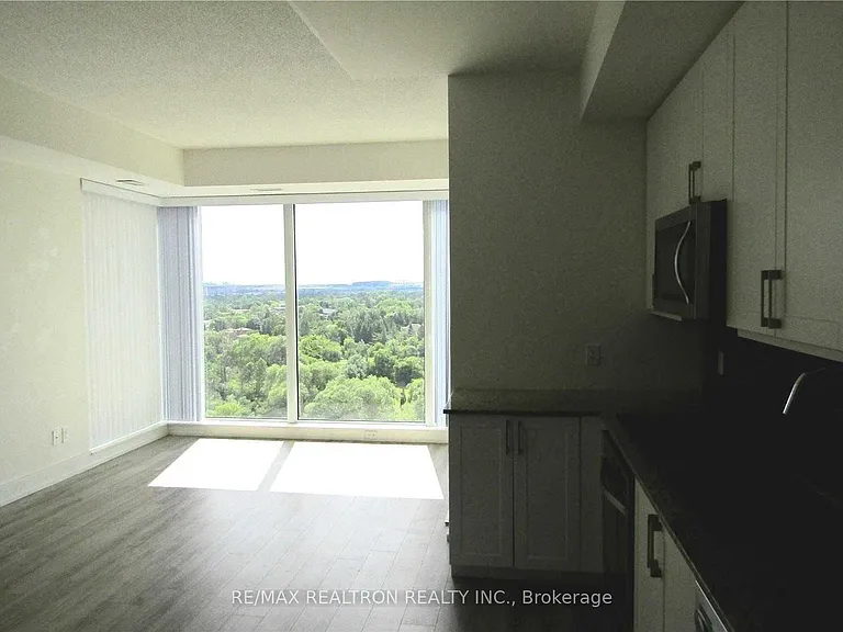 9608 Yonge St #1506 — Photo 4