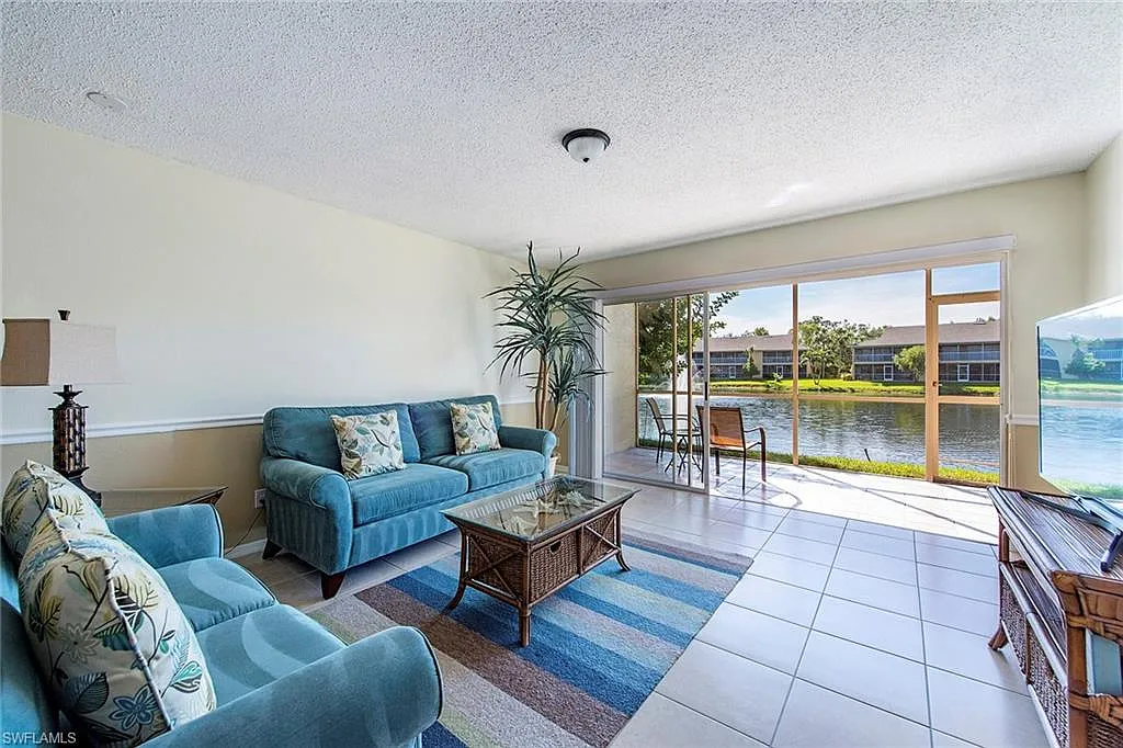 2 bed, 2.0 bath, 1168 sqft, $5,500 — Photo 2