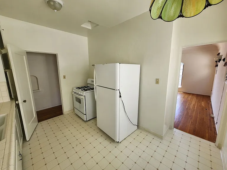 422 N Hayworth Ave — Photo 6