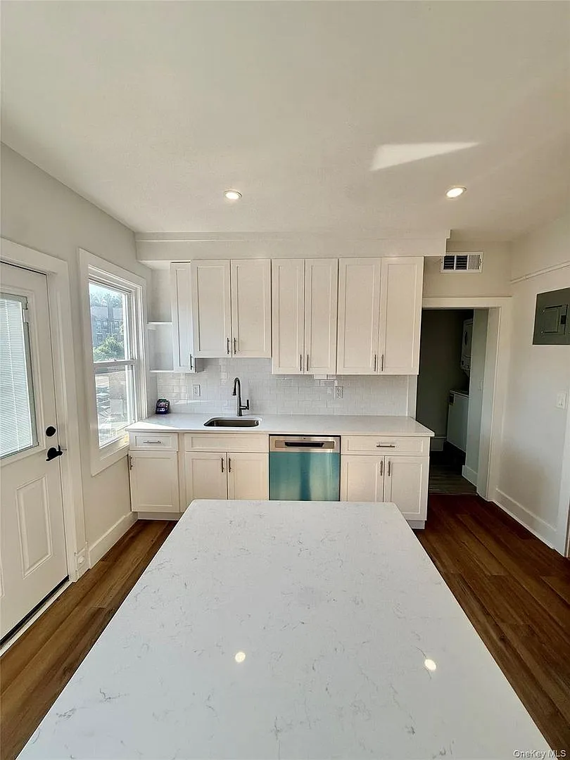 2 bed, 1.0 bath, 999 sqft, $4,750 — Photo 4