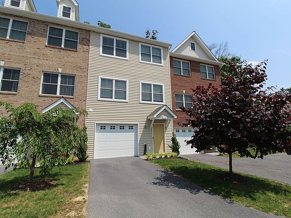 2nd image of 2242 Deyerle Ave