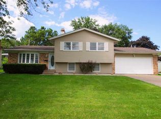 2 Imperial Ct, Davenport, IA 52807