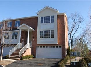 43 Skymark Ct #43, Upper Saddle River, NJ 07458