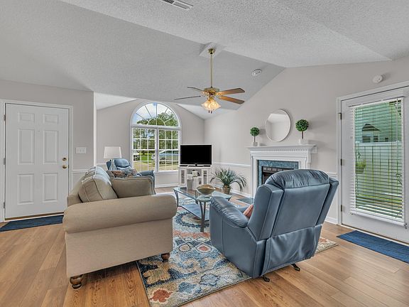 4th image of 97 Rollingwood Dr