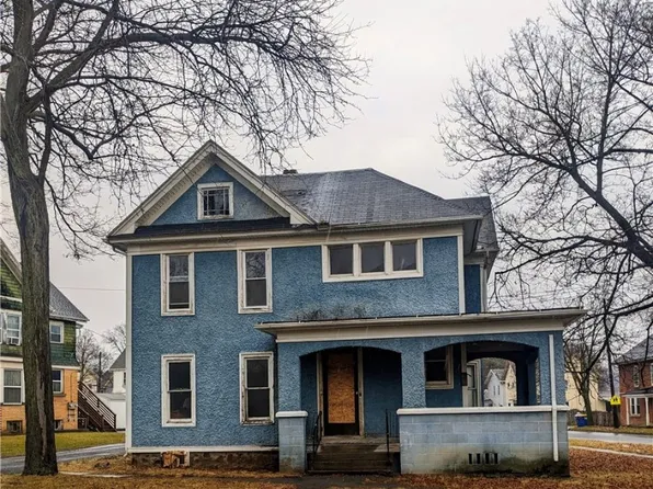 2 Catherine St, Lyons, NY 14489