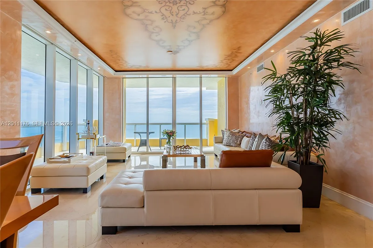Building Photo - 17875 Collins Ave #4001