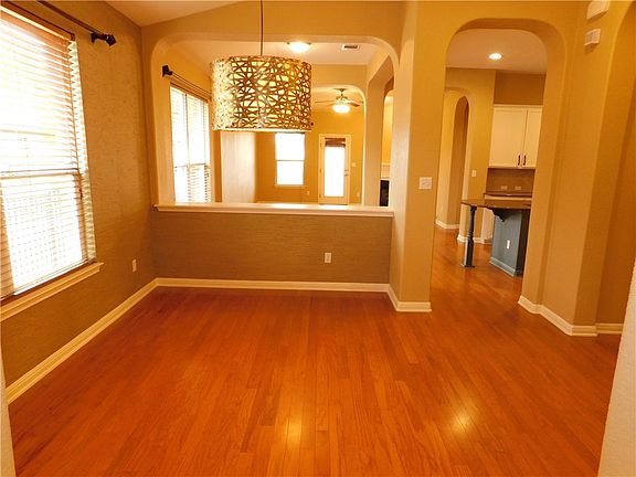 4th image of 1601 Greenside Dr
