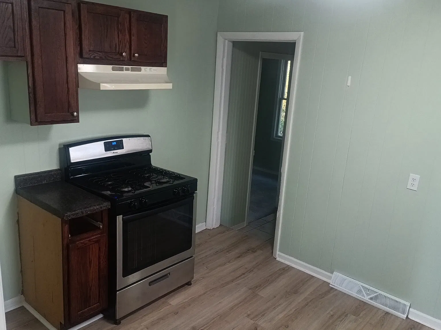 3 bed, 824 sqft, $1,650 — Photo 4