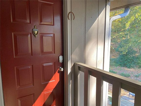 5th image of 3934 Woodridge Way